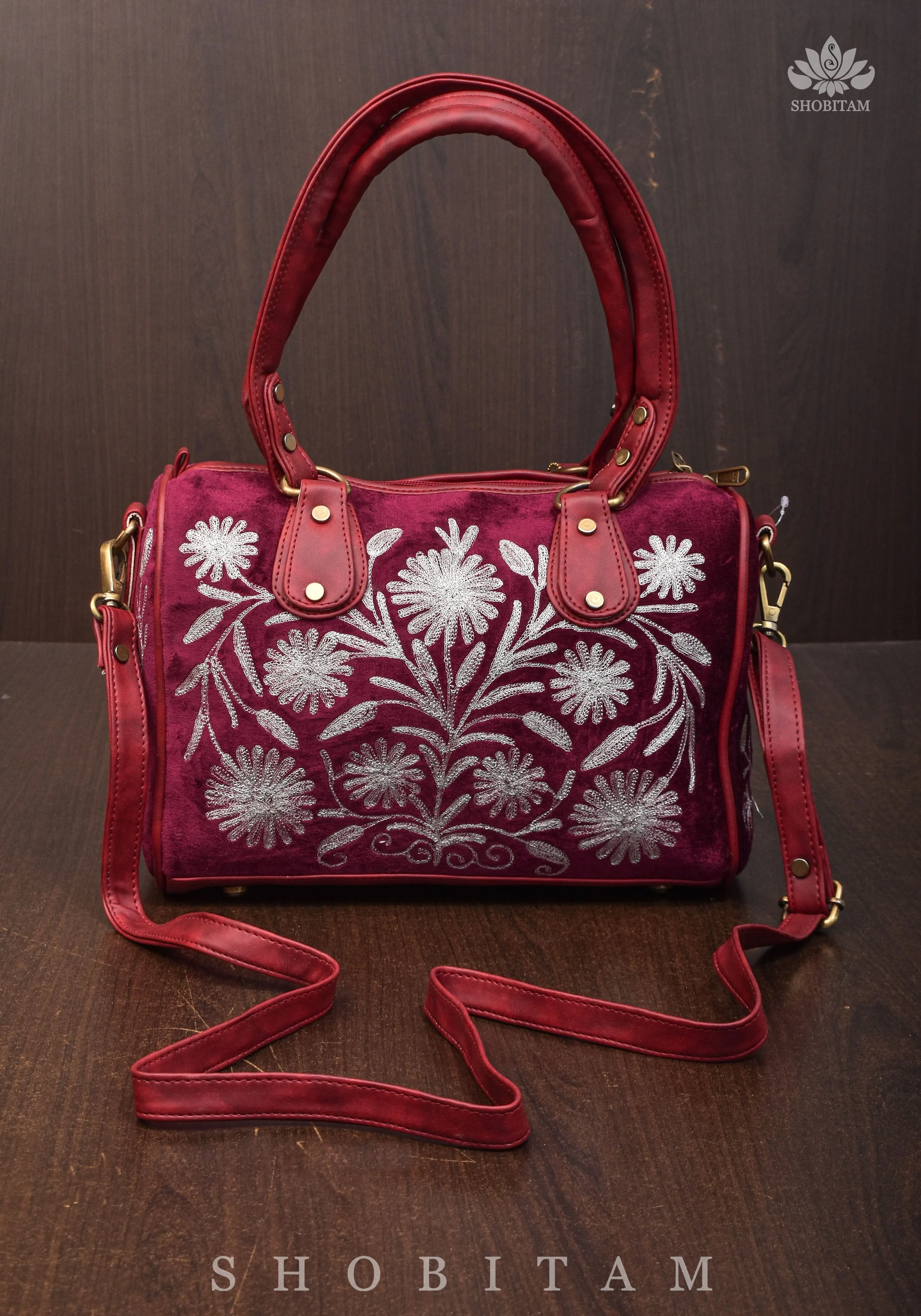 Exquisite Kashmiri Tilla Embroidered Ladies Hang Bag in Burgundy